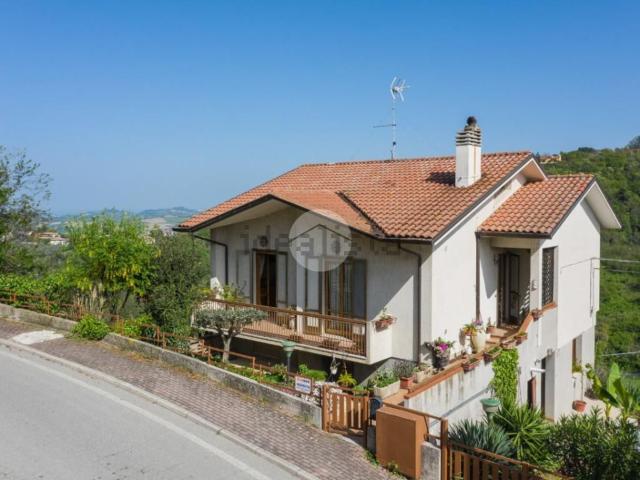 Villetta bifamiliare in vendita di 180 m² in Via Riccardo Zandonai, 7