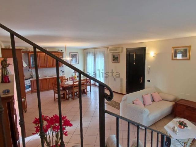 Villetta bifamiliare in vendita di 180 m² in Via Roma
