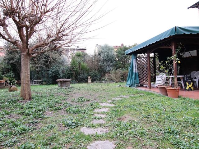 Villetta bifamiliare in vendita di 180 m² in Via Romana, 1247