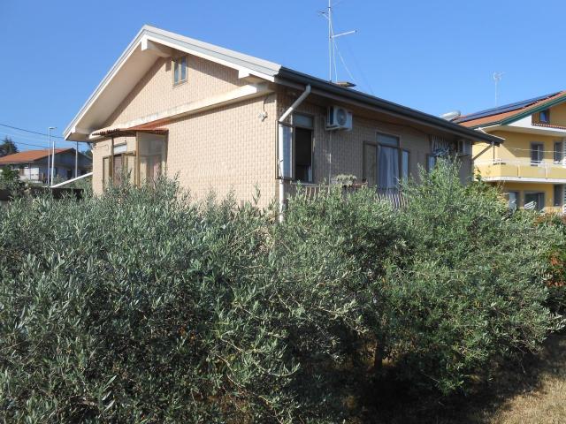 Villetta bifamiliare in vendita di 180 m² in Via San Benedetto, 2