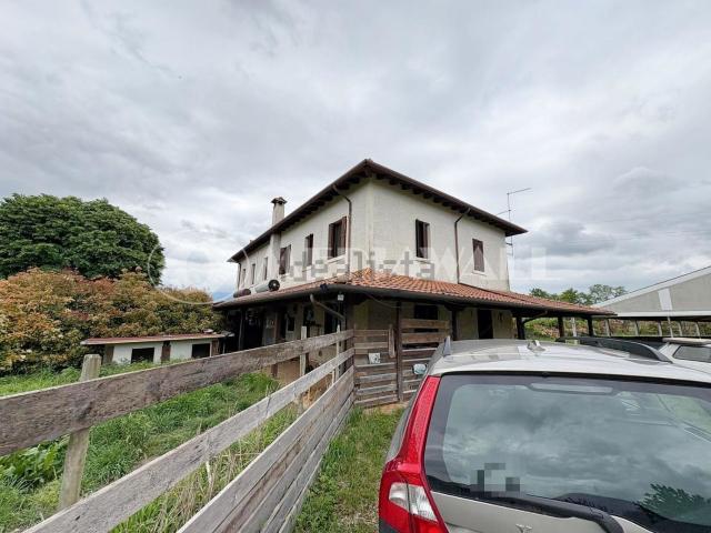 Villetta bifamiliare in vendita di 180 m² in Via San Quirino, 27