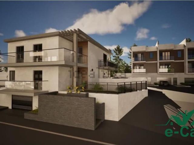 Villetta bifamiliare in vendita di 180 m² in Via Salvatore Quasimodo, 1