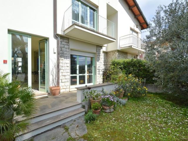 Villetta bifamiliare in vendita di 180 m² in Via Silvio Pellico, 3