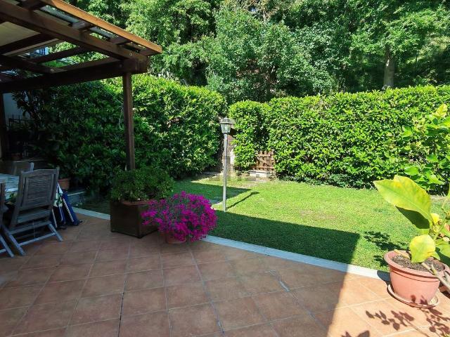 Villetta bifamiliare in vendita di 180 m² in Via Siliqua, 98