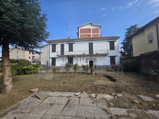 Villetta bifamiliare in vendita di 180 m² in Via Statuto