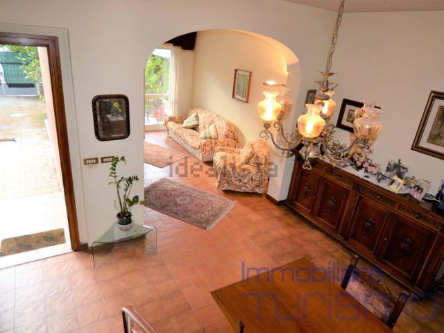 Villetta bifamiliare in vendita di 180 m² in Viale Antonio Gramsci, 108