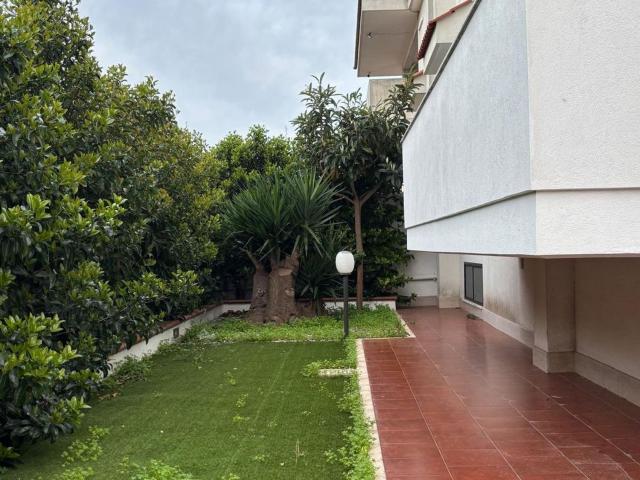Villetta bifamiliare in vendita di 180 m² in Viale Europa, 198