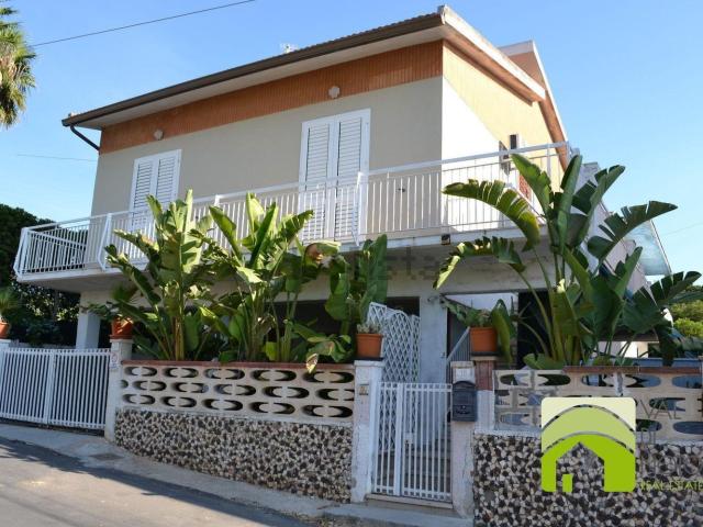Villetta bifamiliare in vendita di 180 m² in Viale Lido