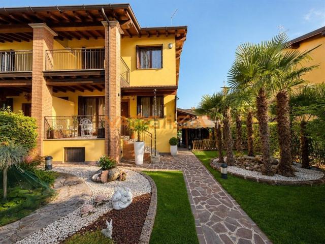 Villetta bifamiliare in vendita di 180 m²