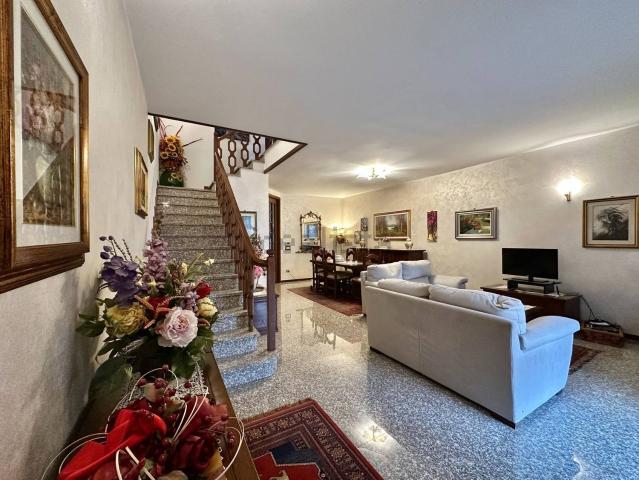 Villetta bifamiliare in vendita di 180 m²