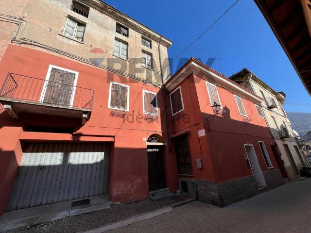 Villetta bifamiliare in vendita di 181 m² in Via Caviglione, 59