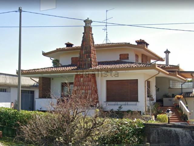 Villetta bifamiliare in vendita di 181 m² in Via Istria