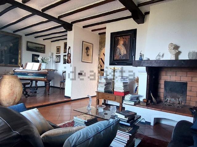 Villetta bifamiliare in vendita di 181 m² in Via poggi