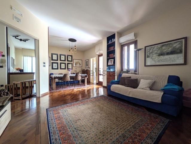Villetta bifamiliare in vendita di 181 m² in Via Roma, 31