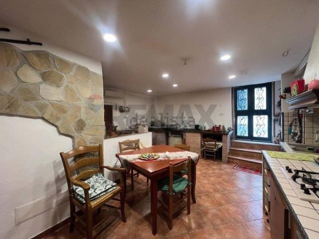 Villetta bifamiliare in vendita di 181 m² in Via Sacro Cuore, 4