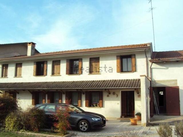 Villetta bifamiliare in vendita di 182 m² in Via Castella