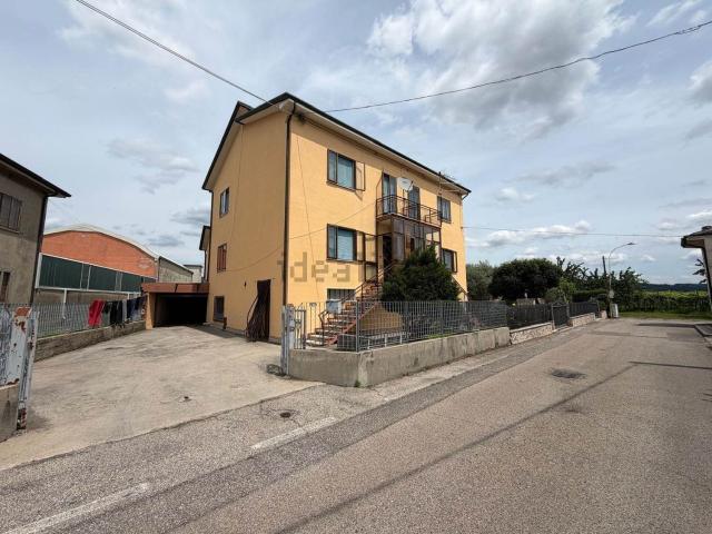Villetta bifamiliare in vendita di 182 m² in Via Dante Alighieri, 17