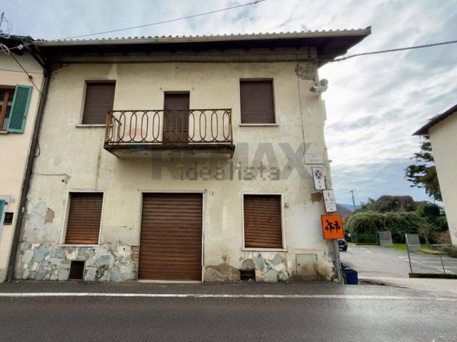 Villetta bifamiliare in vendita di 182 m² in Via Micizie Sotto
