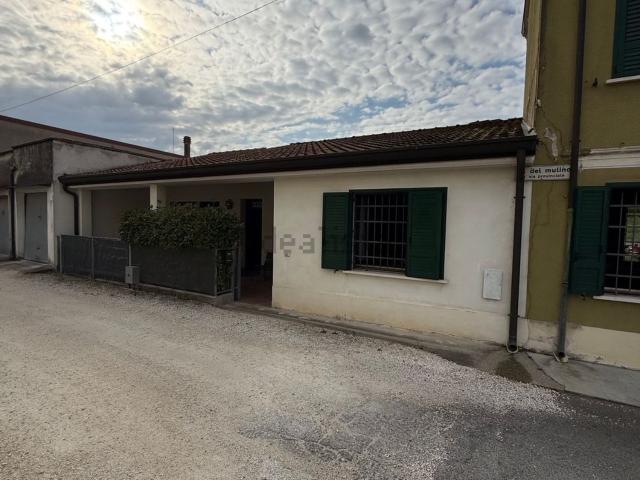 Villetta bifamiliare in vendita di 182 m² in Via Provinciale