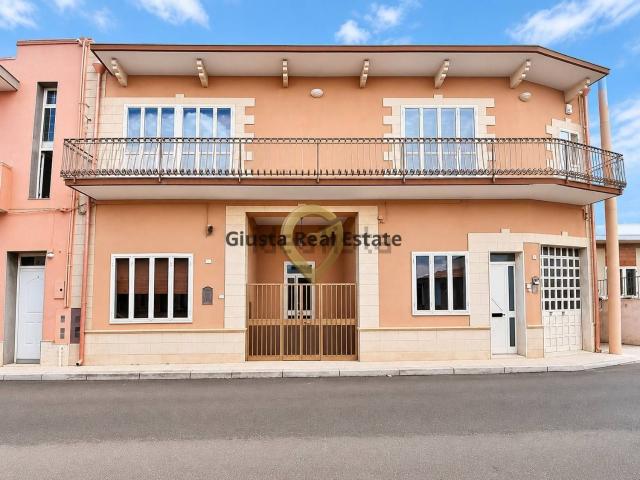 Villetta bifamiliare in vendita di 187 m² in Via Giosuè Carducci, 6