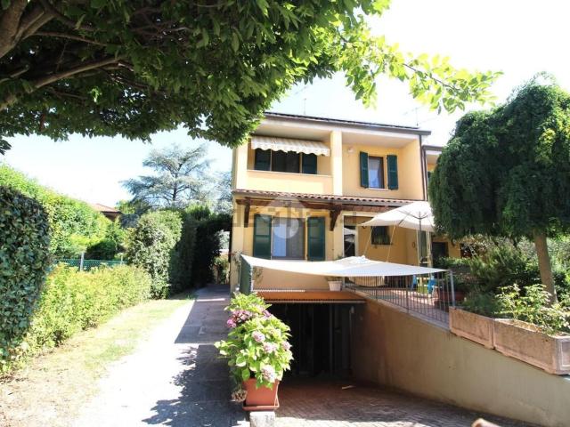 Villetta bifamiliare in vendita di 184 m² in Piazza Aragona, 74