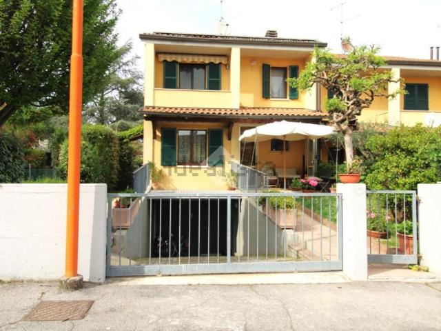 Villetta bifamiliare in vendita di 184 m² in Piazza Aragona, 74