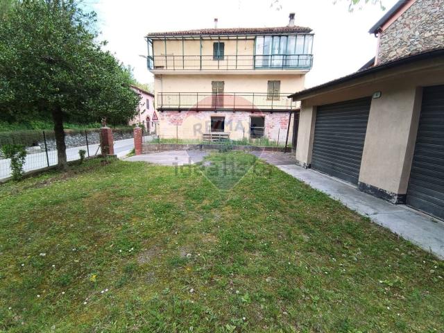 Villetta bifamiliare in vendita di 184 m² in Via Vico, 2