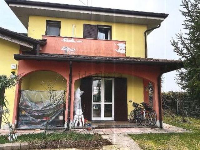 Villetta bifamiliare in vendita di 184 m² in Via Besutti