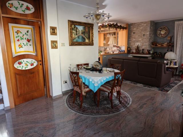 Villetta bifamiliare in vendita di 184 m² in Via Giovanni XXIII