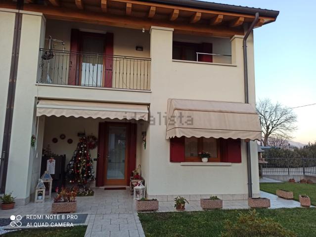 Villetta bifamiliare in vendita di 184 m² in Via ROMA