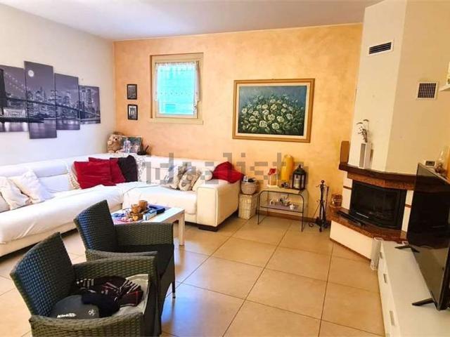 Villetta bifamiliare in vendita di 184 m²