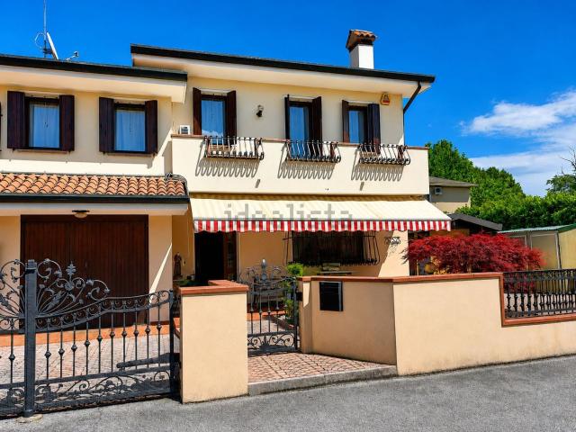 Villetta bifamiliare in vendita di 185 m² in Strada di Canizzano