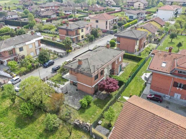 Villetta bifamiliare in vendita di 185 m² in Via T. Ferreri, 93