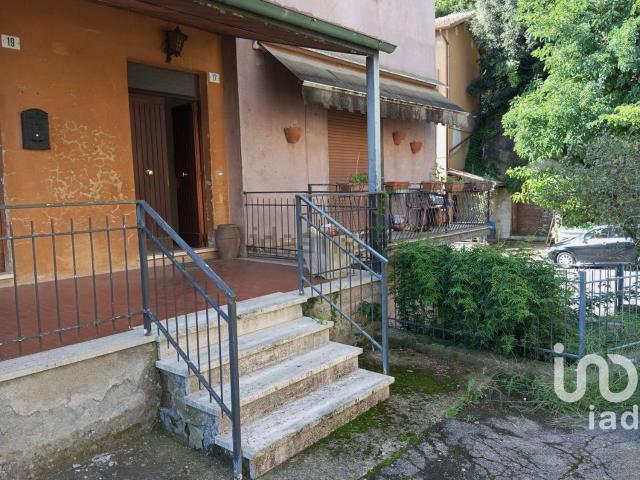 Villetta bifamiliare in vendita di 185 m² in Via Valtieri, 17