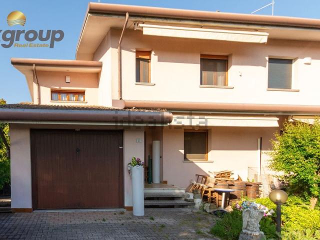 Villetta bifamiliare in vendita di 185 m² in Via Bevazzana, 23