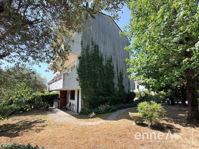 Villetta bifamiliare in vendita di 185 m² in Via della Repubblica, 28