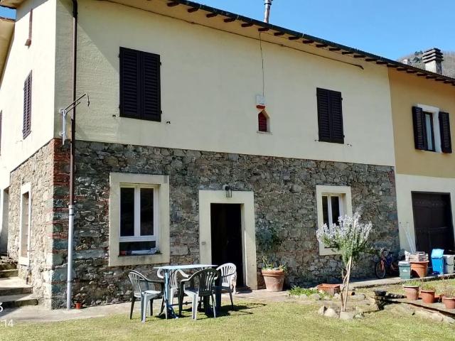 Villetta bifamiliare in vendita di 185 m² in Via delle Cartiere