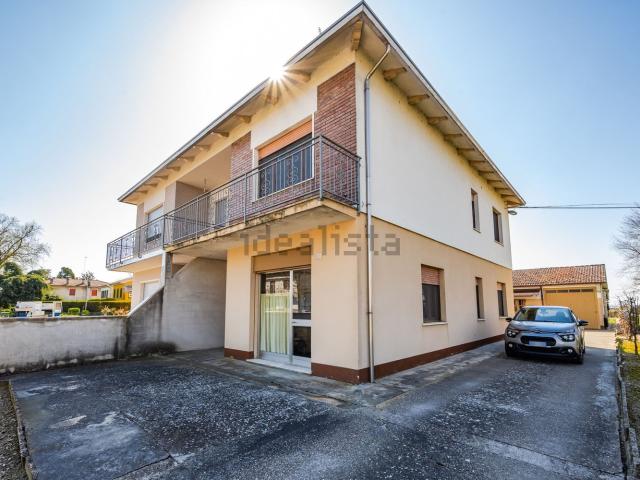 Villetta bifamiliare in vendita di 185 m² in Via Provinciale Centese, 199