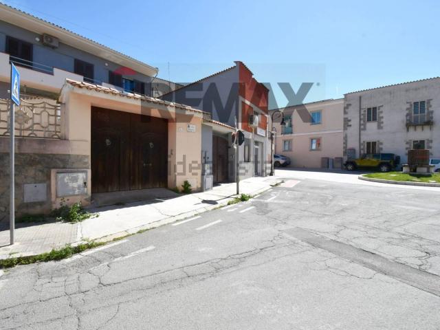 Villetta bifamiliare in vendita di 185 m² in Via Repubblica, 8