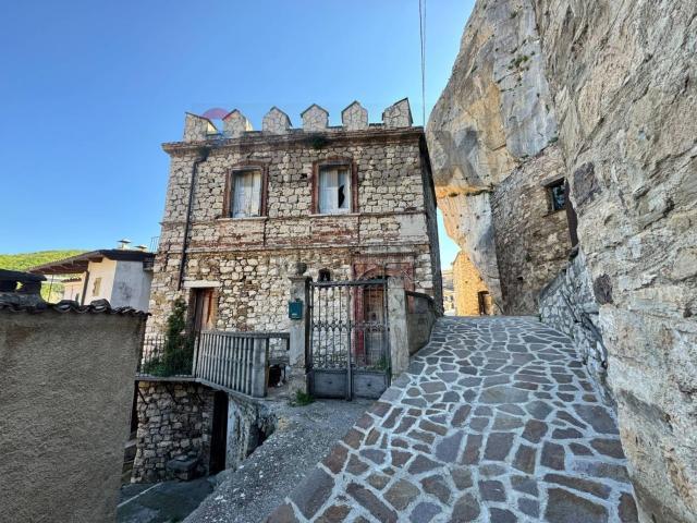 Villetta bifamiliare in vendita di 185 m² in Via Roma