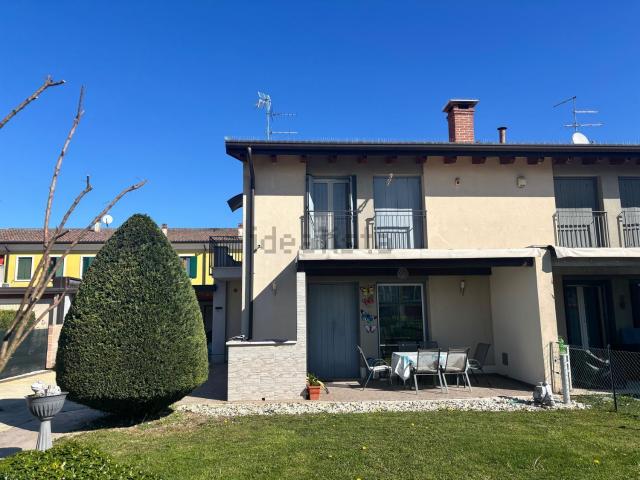 Villetta bifamiliare in vendita di 185 m² in Via Roma