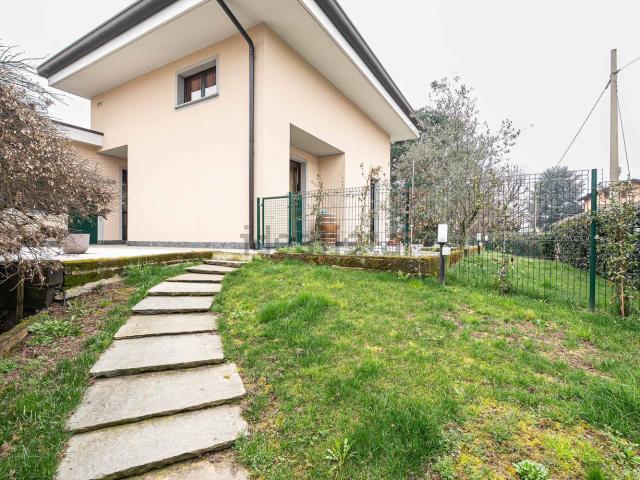 Villetta bifamiliare in vendita di 185 m² in Via Sant&apos Antonio da Padova