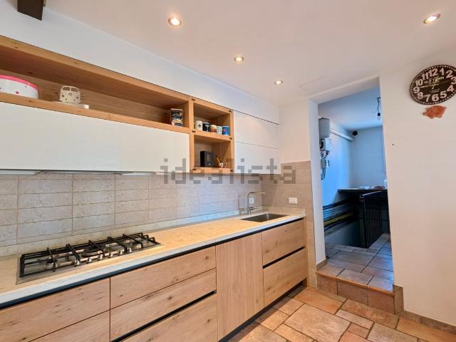 Villetta bifamiliare in vendita di 186 m² in Via Asiago