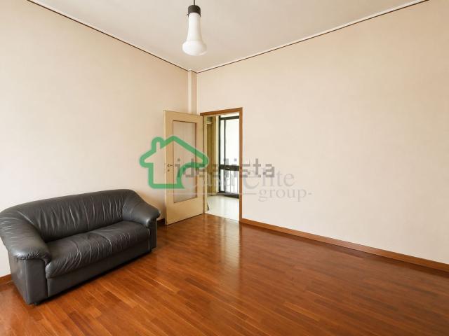 Villetta bifamiliare in vendita di 186 m² in Via Carlo Urbino