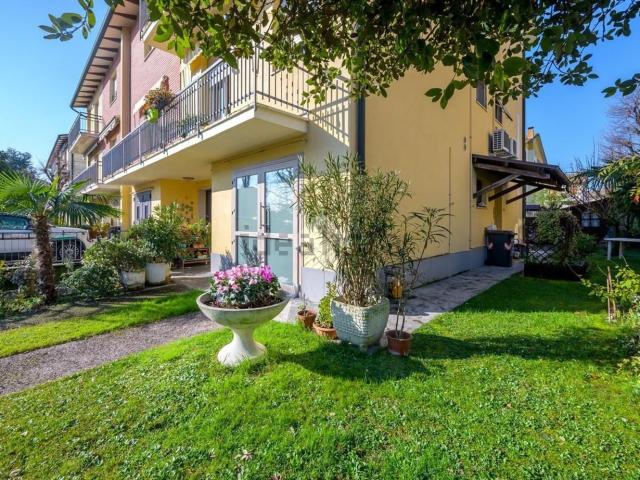 Villetta bifamiliare in vendita di 186 m² in Via Giacomo Leopardi, 15