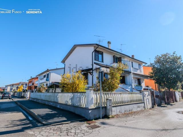 Villetta bifamiliare in vendita di 186 m² in Via Mosè Bianchi, 1