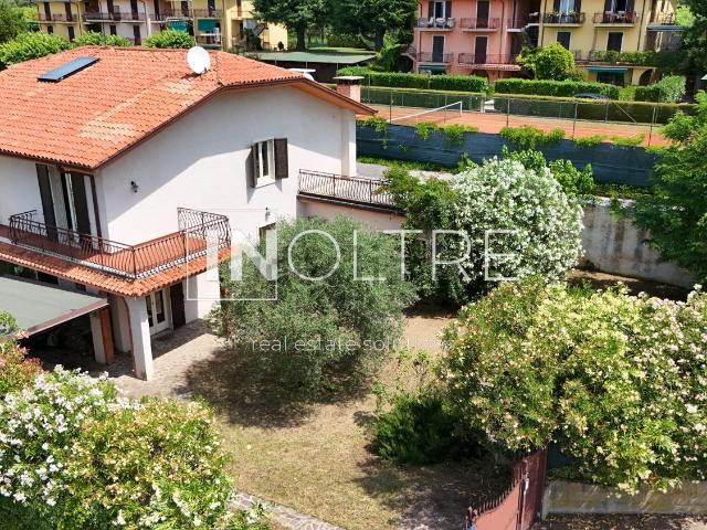 Villetta bifamiliare in vendita di 188 m² in Strada delle Giare