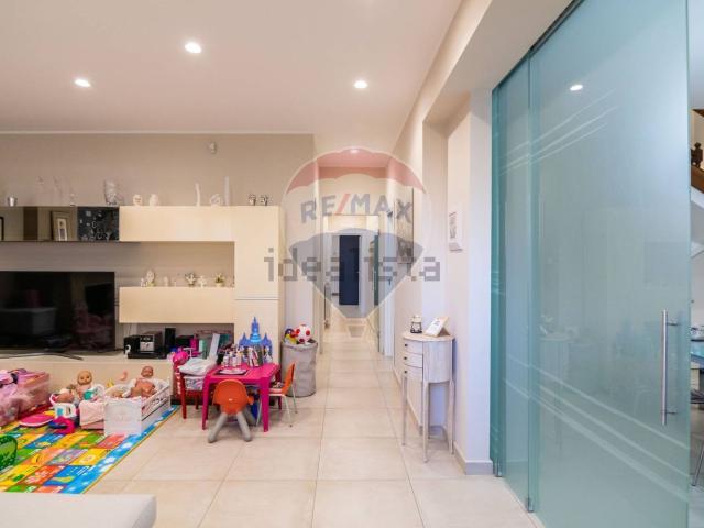 Villetta bifamiliare in vendita di 188 m² in Via Vittorio Emanuele II, 153