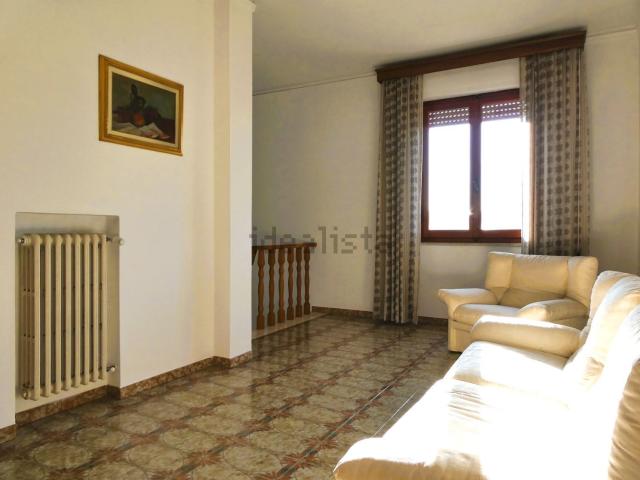 Villetta bifamiliare in vendita di 188 m² in Via Fonda