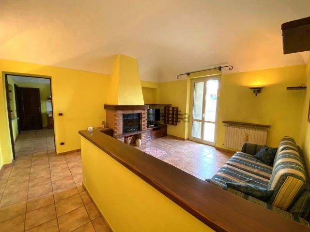Villetta bifamiliare in vendita di 188 m² in Via Montenero, 14